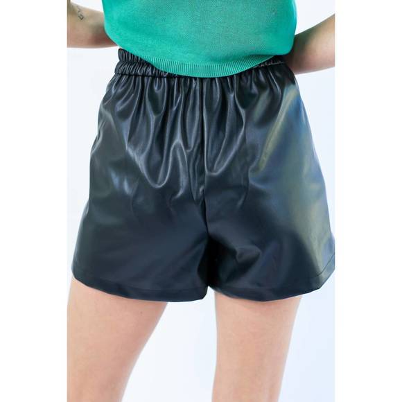 NEW EE:SOME sutton faux leather shorts in black - Picture 3 of 6
